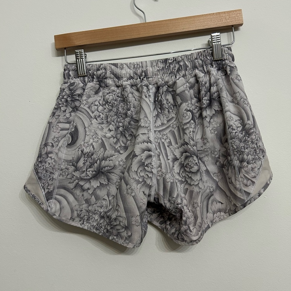 Lululemon Hotty Hot Short